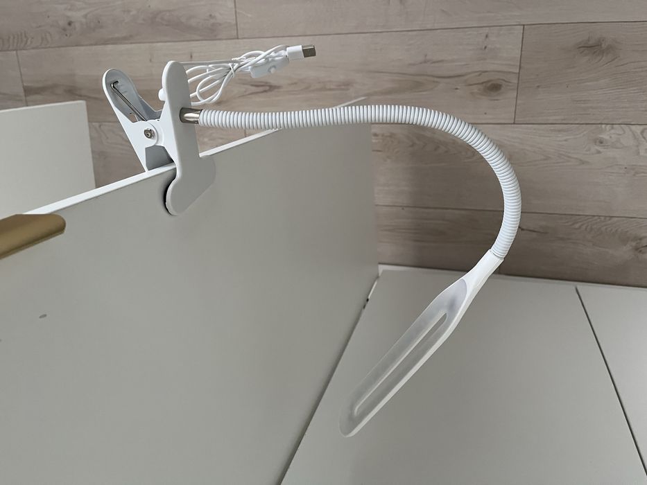 Продаю настольный светильник