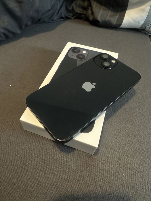 Vand telefon Iphone 13 black 128gb