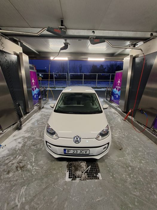Volkswagen Up an 2013