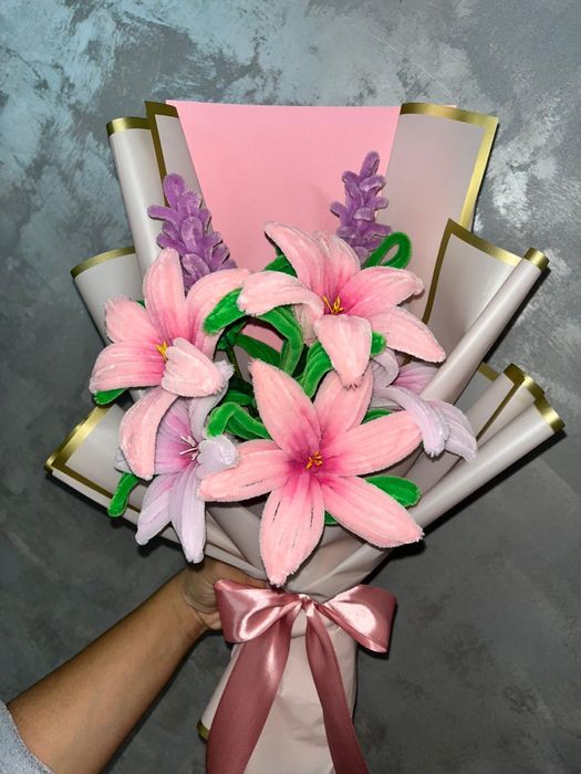 Buchet de flori din sârmă plușată