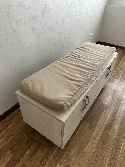 Обувница, б/у, цвет белый