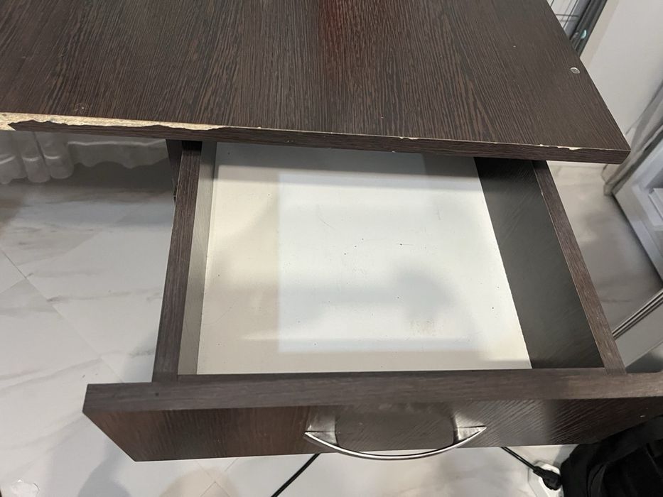 Письменный стол, цвет коричневый