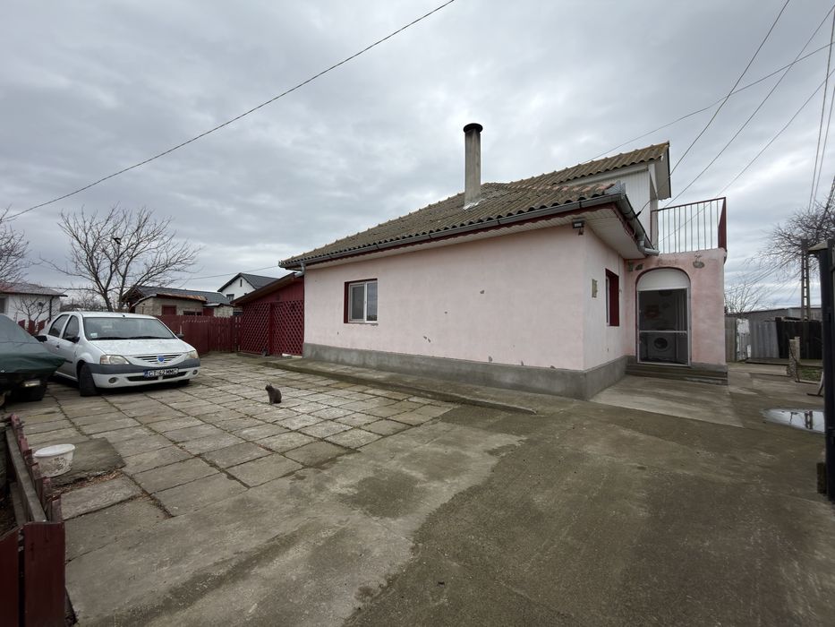 Casa corbu de jos la 10 minute  distant de mare cu masina