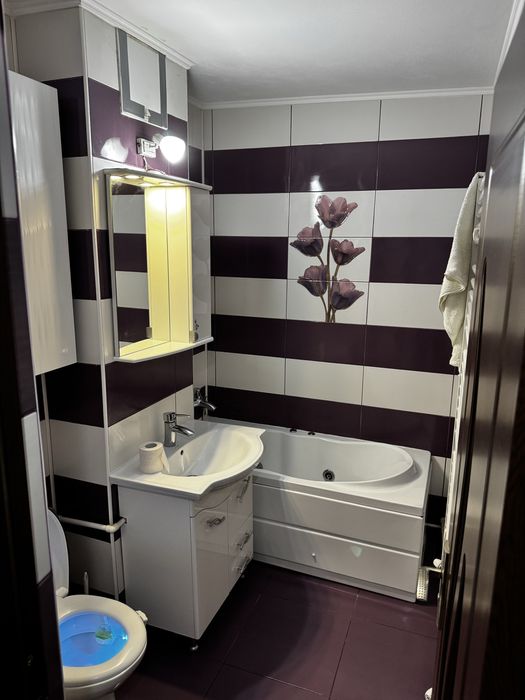 Apartament 3 camere, 2 bai si balcon