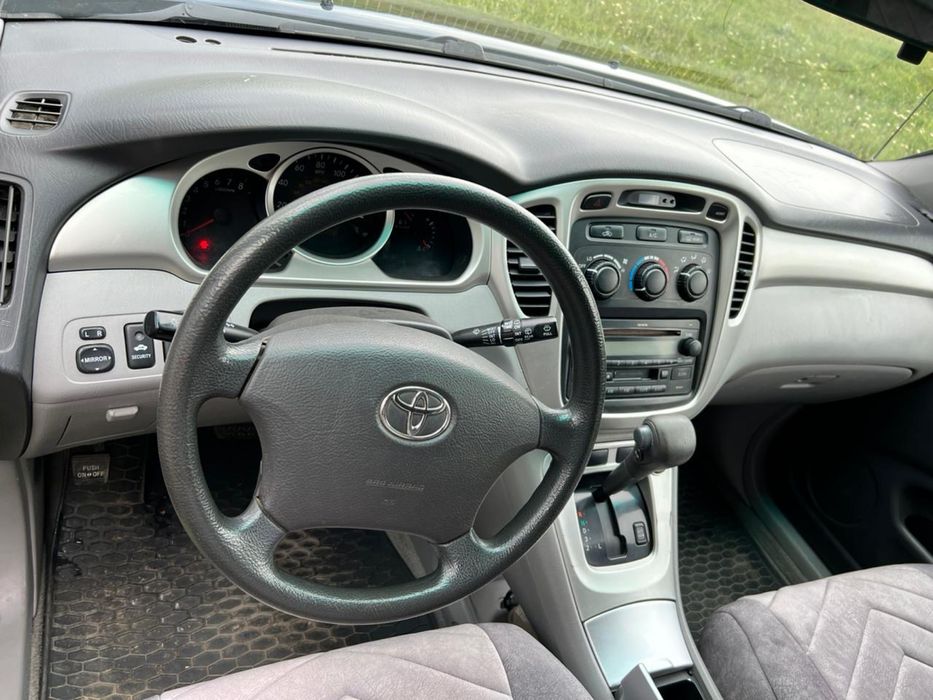 Машина тоуота хайландер