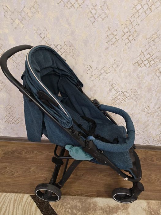 Продам прогулочную коляску