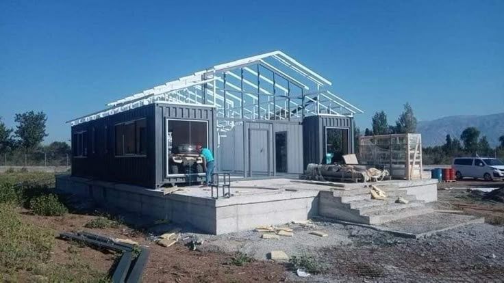 Vand case pe structura metalica din panouri sandwich termoizolante