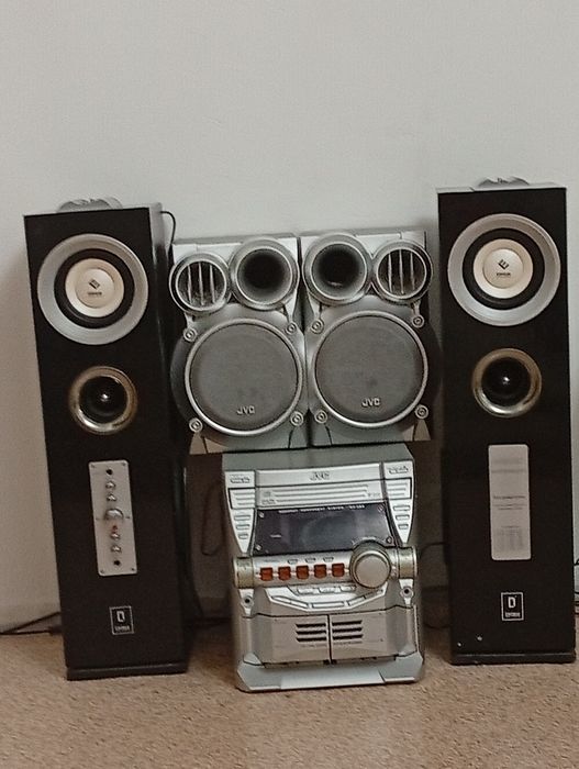 Музыкальный центр колонки