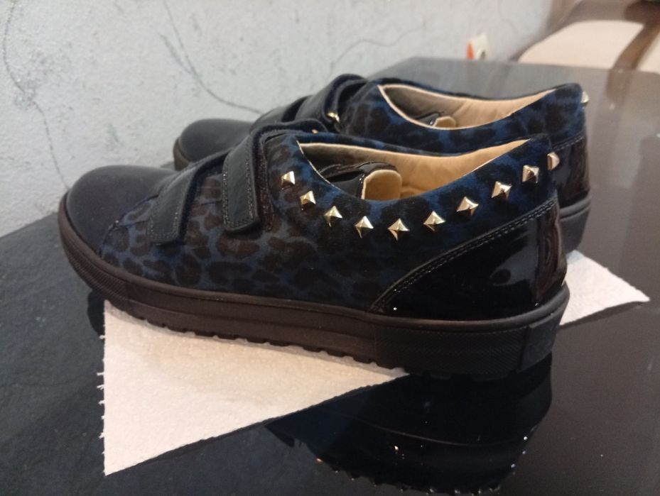 Продается дерзкие, красивые,гламурные кеды.