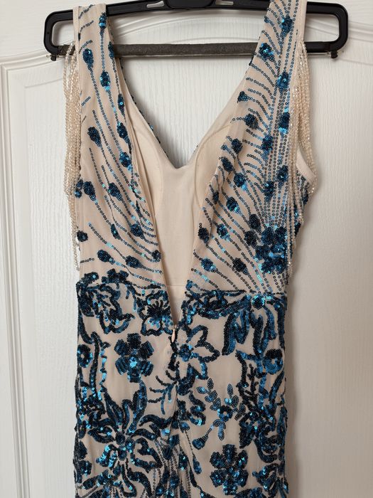 Дамска официална рокля Kalinnu – бежова с тюркоазени пайети. Размер S