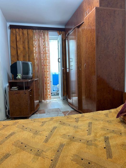 Apartament cu 2 camere nedecomandat,zona micro 11.Pret 35.000 euro. Detalii la tel. 0730745723