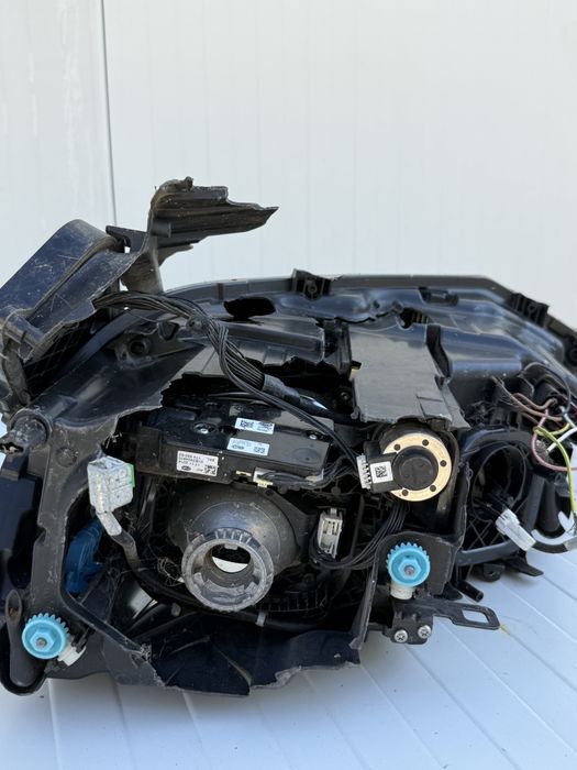 Far dreapta VW Touareg bi-xenon adaptiv original Cod 7P1941034