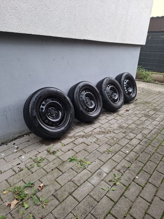 Vând set roti echipate cu anvelope de iarna.