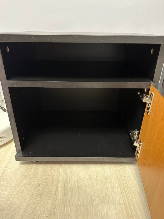 Тумбочка на колесиках