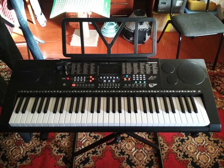 Синтезатор YM-823 + стойка
