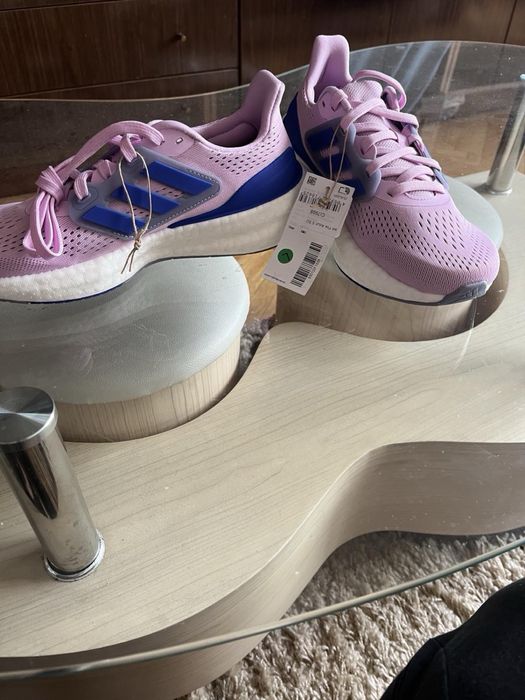 Адидас чисто нови