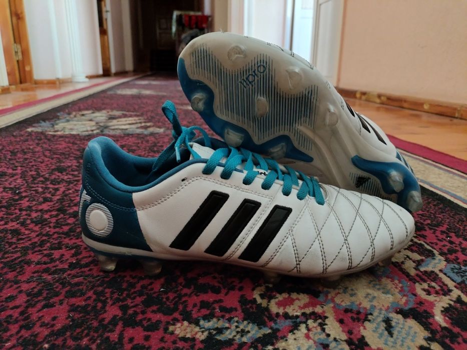 Футбольные бутсы