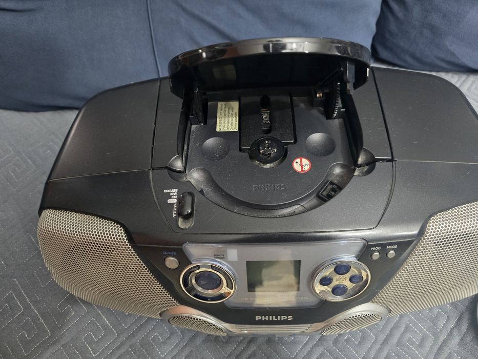 продам магнитофон Philips AZ1826  (CD / USB / Radio)
