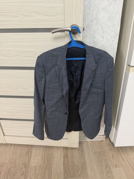 Продам мужской костюм