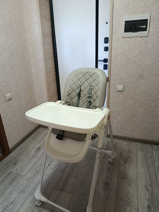 Продам стульчик для кормления недорого