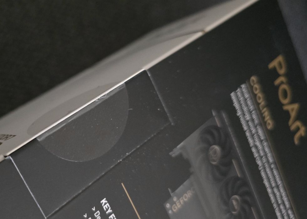 Продавам чисто нова видео карта Asus Proart 5070ti