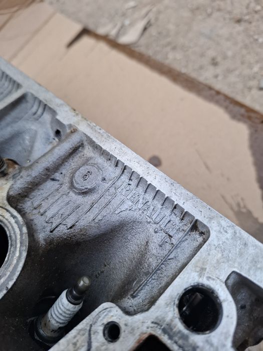 Головка на Рено Сандеро