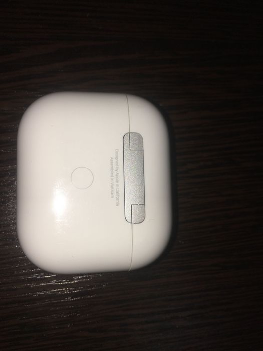 Футляр от Air Pods 3rd generation, б/у, но в отличном состоянии