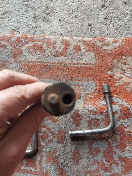 Ключ винтовой в хорошем состоянии