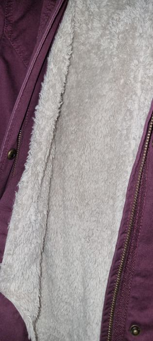 Тъмно червена парка