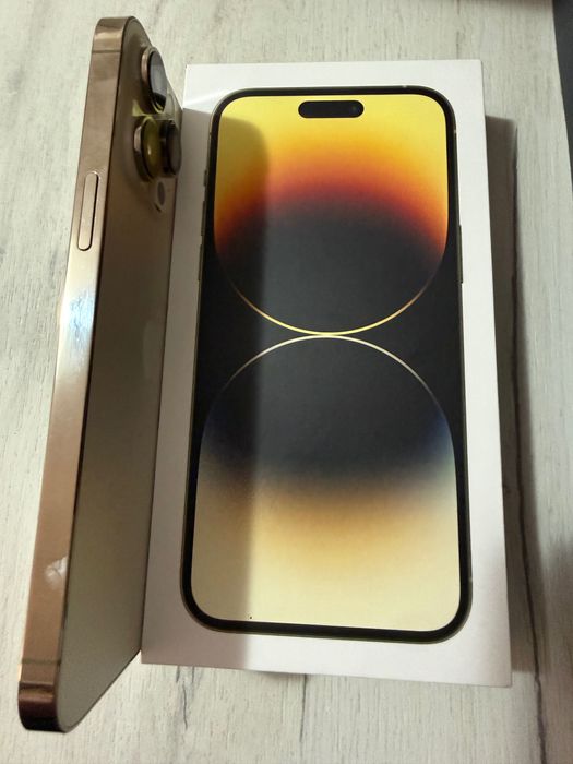 iPhone 14 Pro Max + 5 кейса и протектор