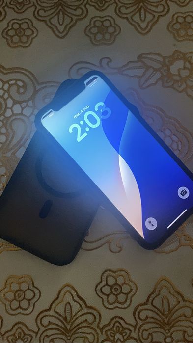 Vand iphone 11! 64gb