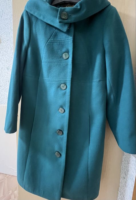 Демисезонное пальто.