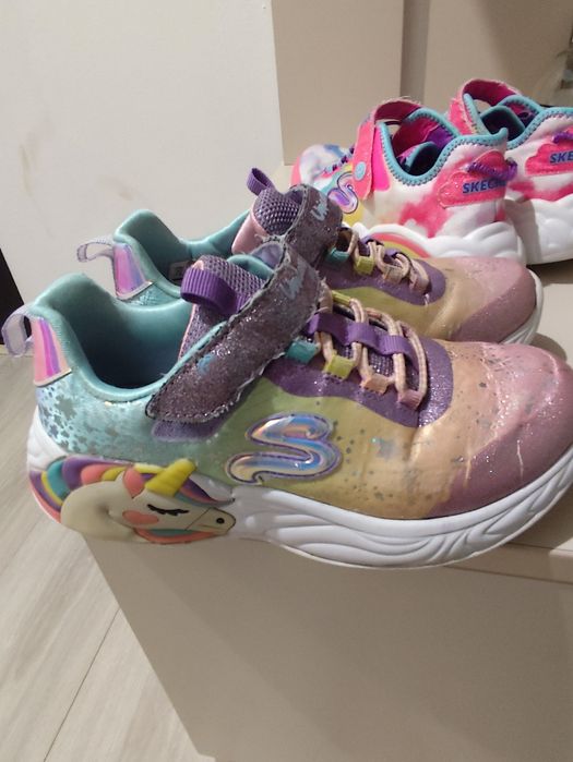 Adidași Skechers 32,