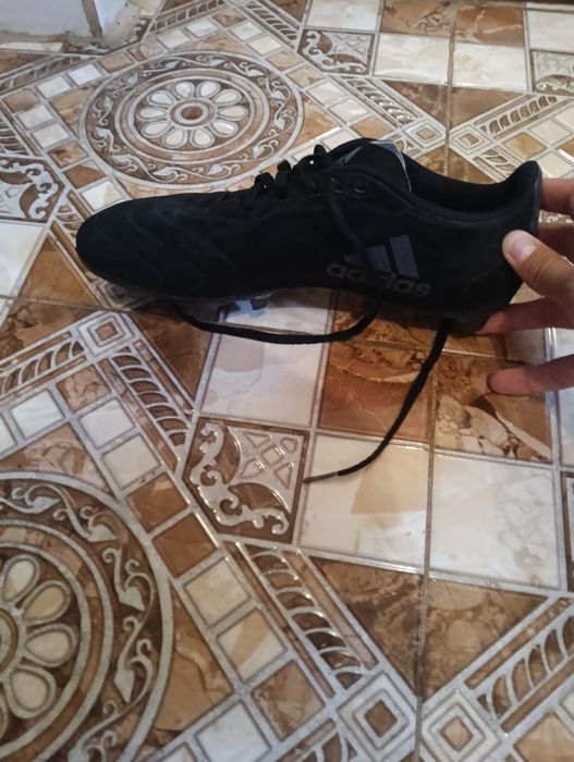Vand ghete adidas mai multe detalii in pv