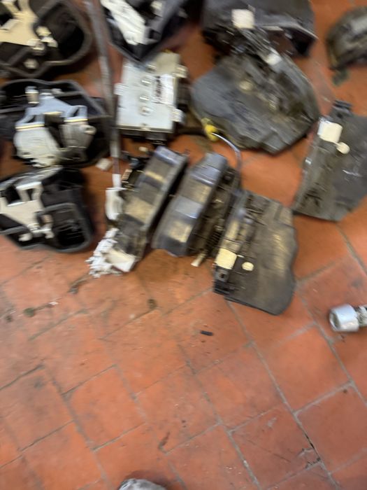 Брави за бмв е60 е90 е61 е91 ф10 ф11 от ляв волан