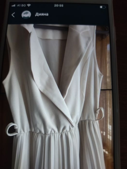 Рокля с цвят екрю