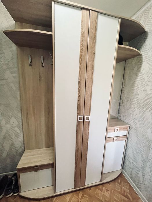 Продам шкаф в прихожую.