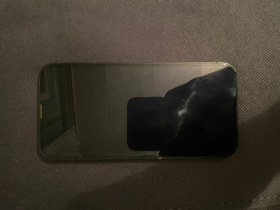 Продаю айфон 13