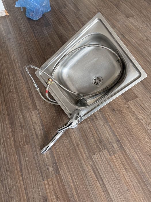 Мивка със смесител