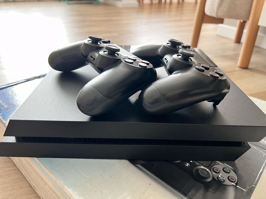 PS4 500gb x2 джойстика + игры