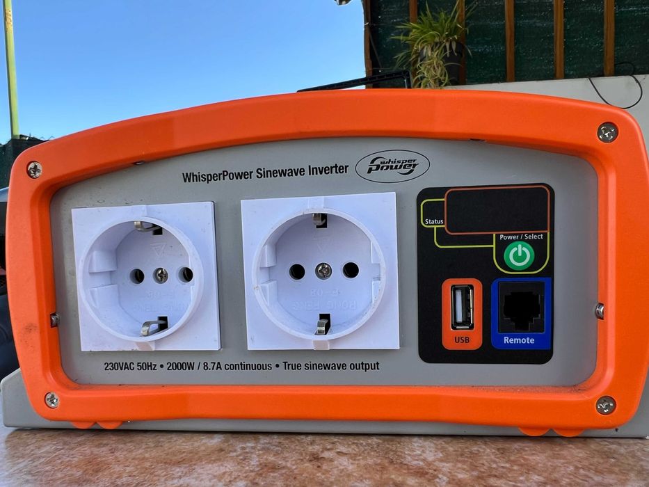 Продавам ИНВЕРТОР с кабели и акумулатор за кола/бус/каравана/кемпер!!