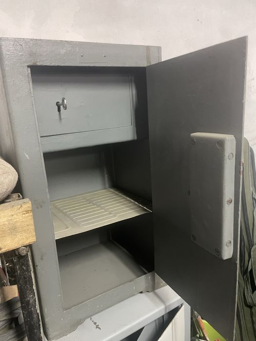 Советский металлический сейф