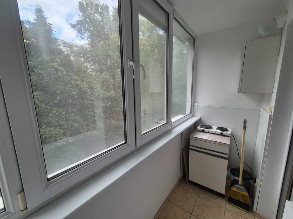 Дава се под наем Четиристаен апартамент в Варна, Цветен квартал - 80 кв.м за 160000 € - Снимка #2