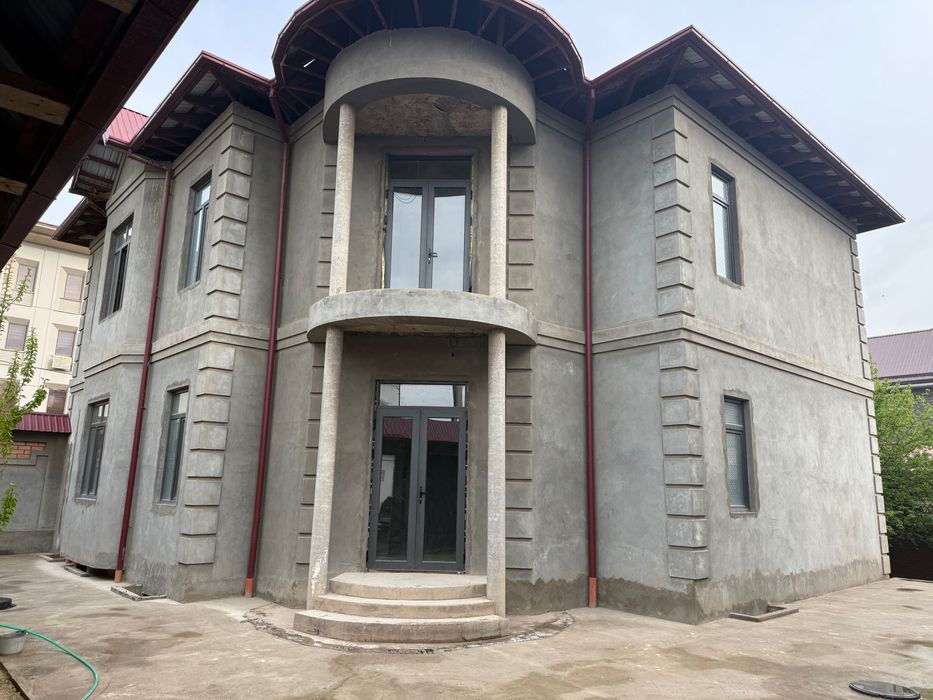 Угловой дом 6 соток, отличная локация