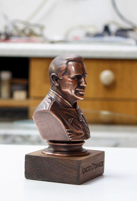 Статуетка- бюст на "Христо Стоичков".Медна галванопластика.