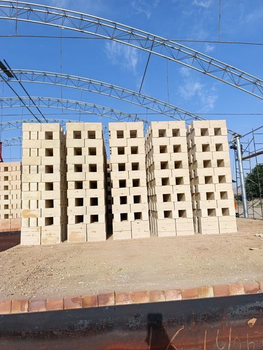 Pishgan va xom gisht bor