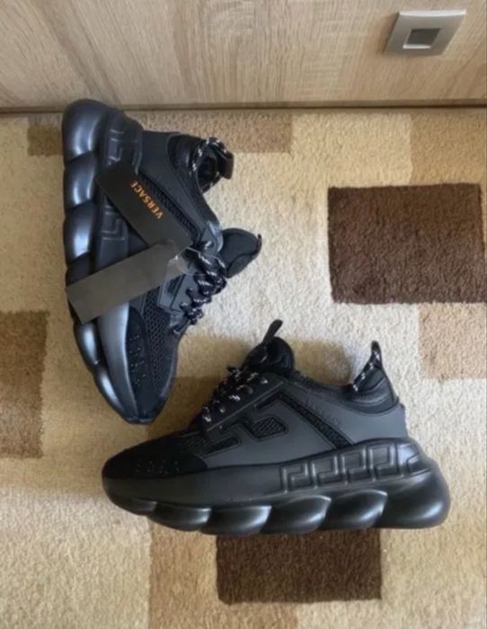 Versace chain reaction