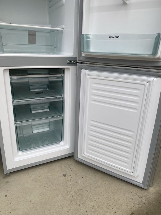 +Гаранция Дизайнерски червен хладилник с фризер Сименс