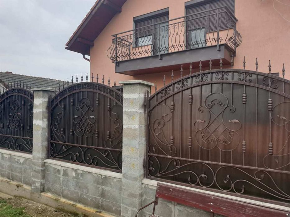 Vând garduri și porți din fier forjat