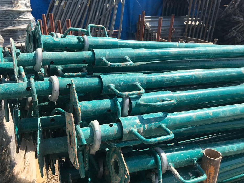 De inchiriat .Popi metalici si panouri doka